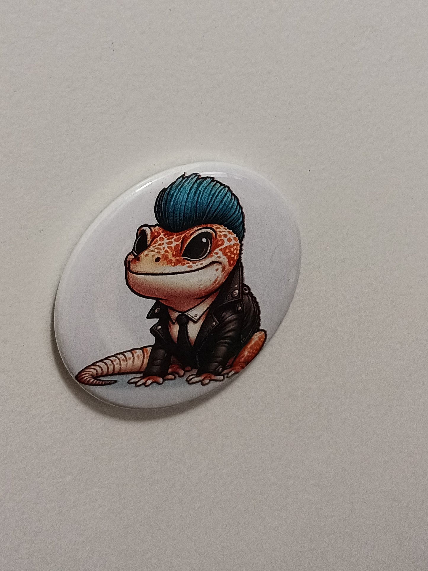 Mystery 5 pack 2.25 in round reptile button magnets