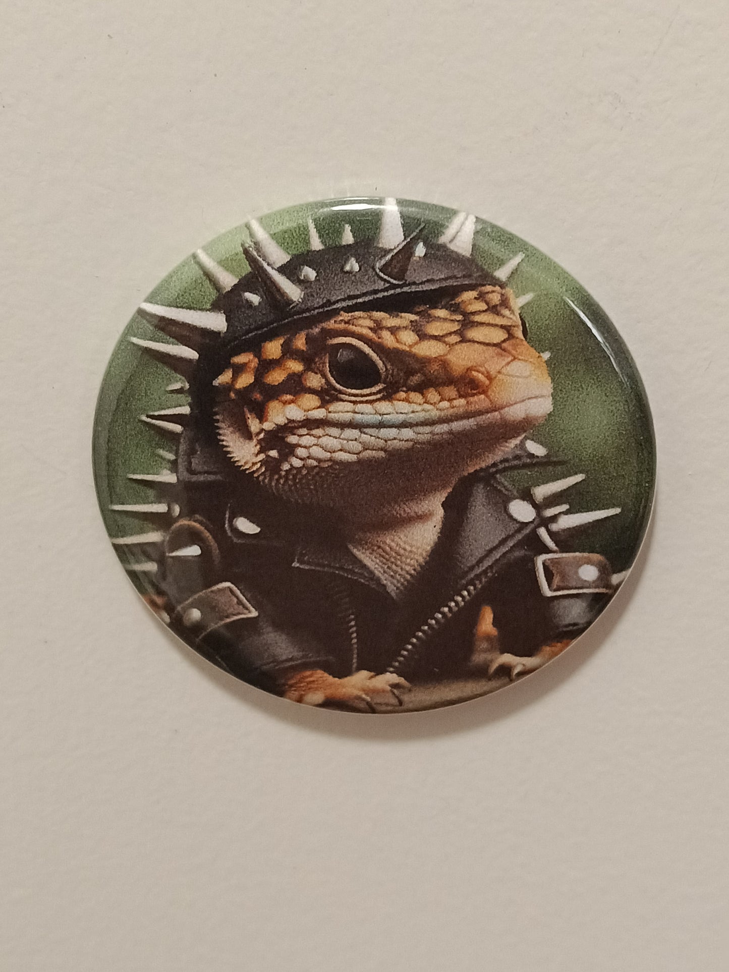 Mystery 5 pack 2.25 in round reptile button magnets